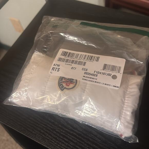 Moncler Audree 50mm Square Sunglasses White - Picture 5 of 10